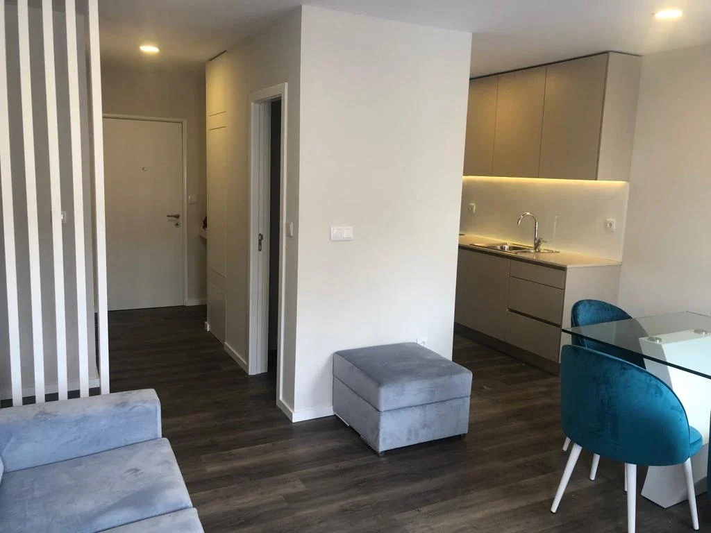Ligação entre sala, cozinha e entrada — Apartamento na Póvoa de Varzim · 2