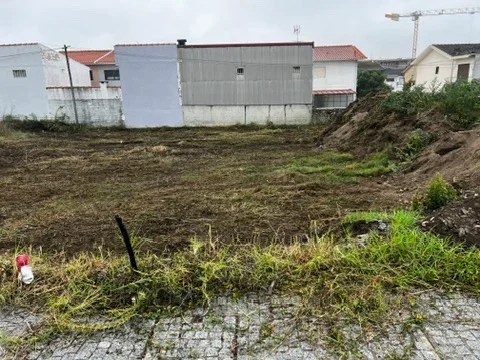 Preparação do terreno das moradias na Póvoa de Varzim