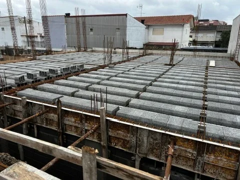 Preparação da laje das moradias na Póvoa de Varzim